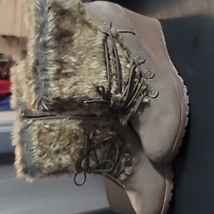 Size 12W Tan/Brown Wedge Boots